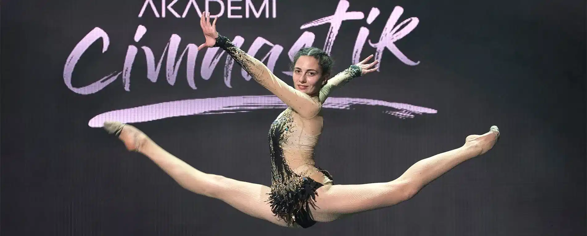 Ataşehir okulu gösterisinden bir sahne