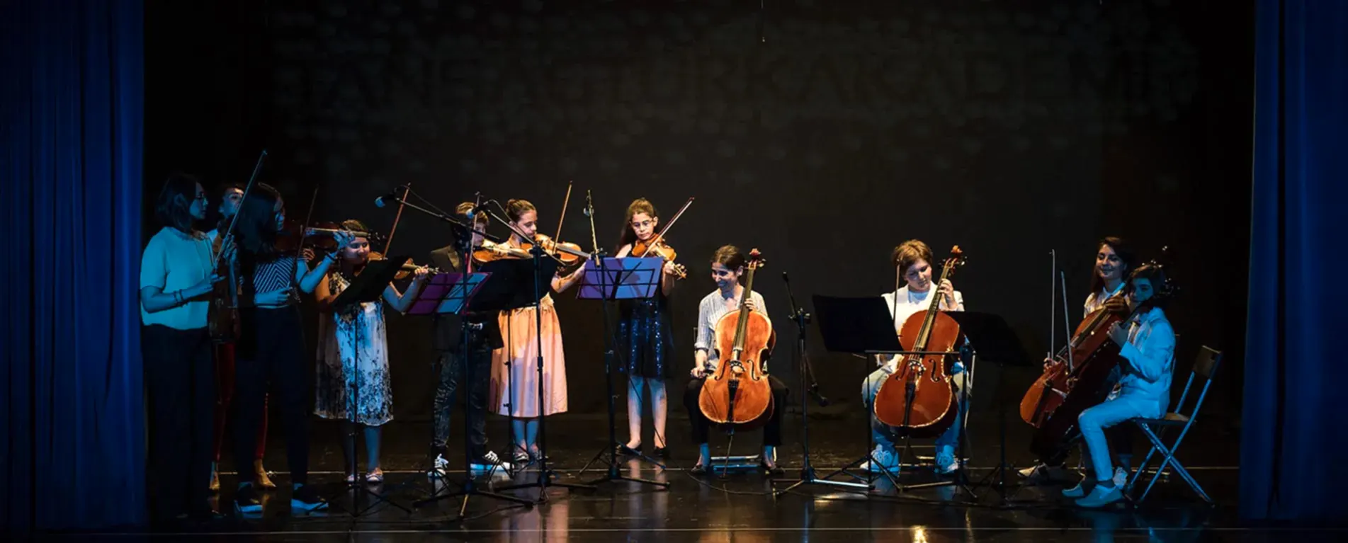 Bağdat Caddesi okulu gösterisinden bir sahne