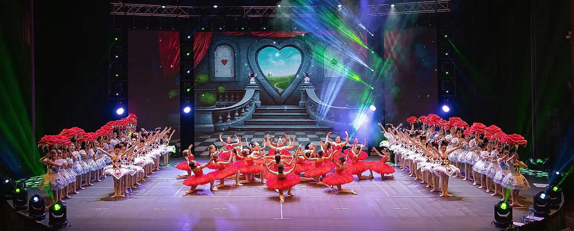 Zekeriyaköy okulu gösterisinden bir sahne