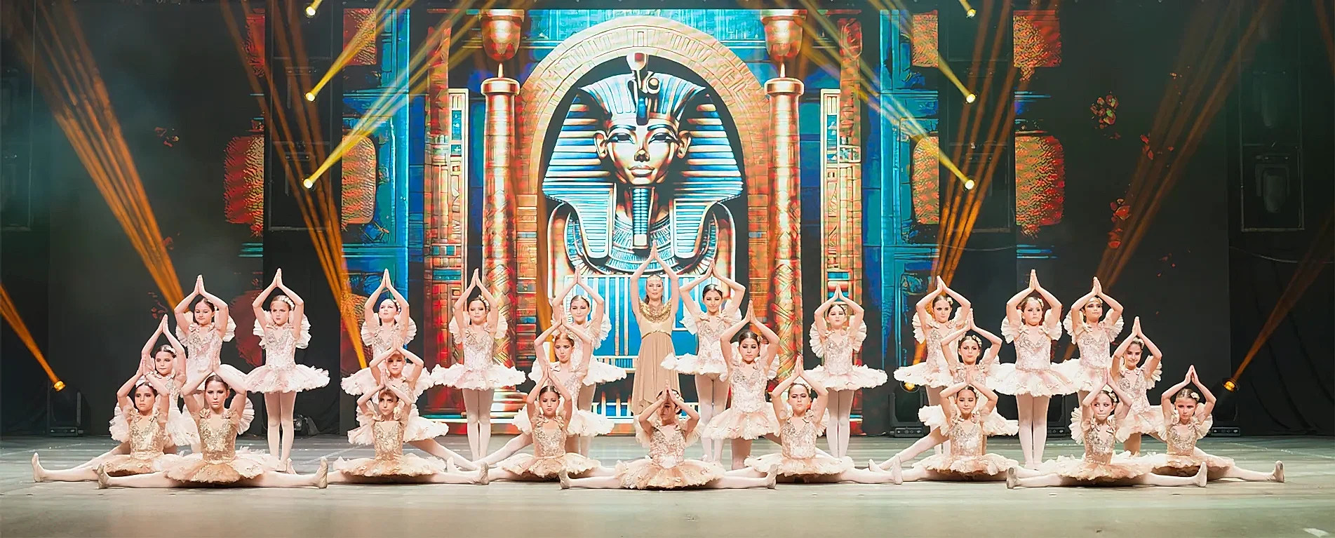 Zekeriyaköy okulu gösterisinden bir sahne