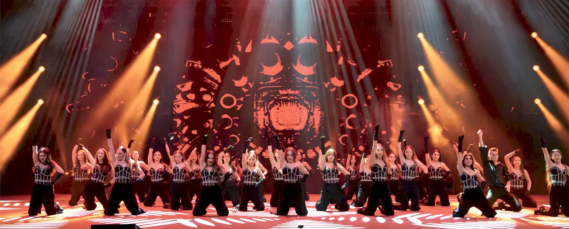 Zekeriyaköy okulu gösterisinden bir sahne